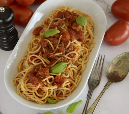 Spaghetti z sosem ze świeżych pomidorów