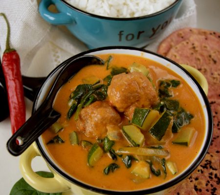 Czerwone curry z klopsikami z indyka
