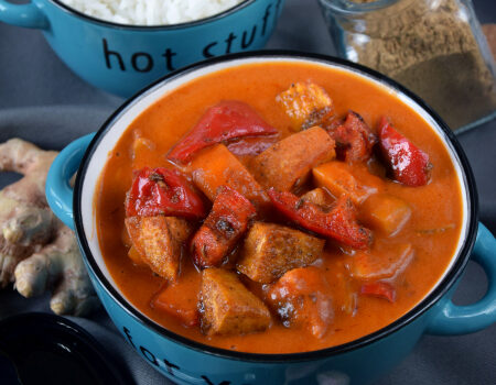 Curry z czerwoną papryką i batatem