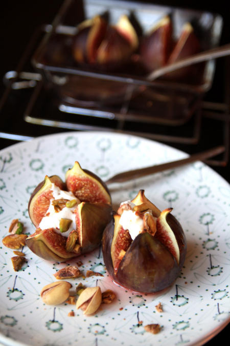 Pieczone figi z mascarpone i pistacjami